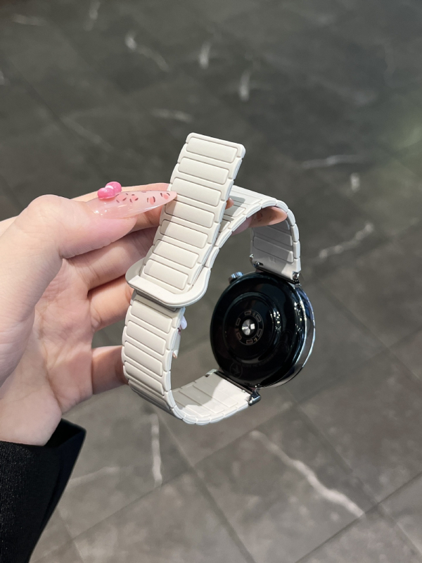 Sobib Huawei Gt5, Samsung Watch7, Xiaomi S4, Garmini kolme helmega silikoonist magnetiline tööriiete kellarihm 22 mm