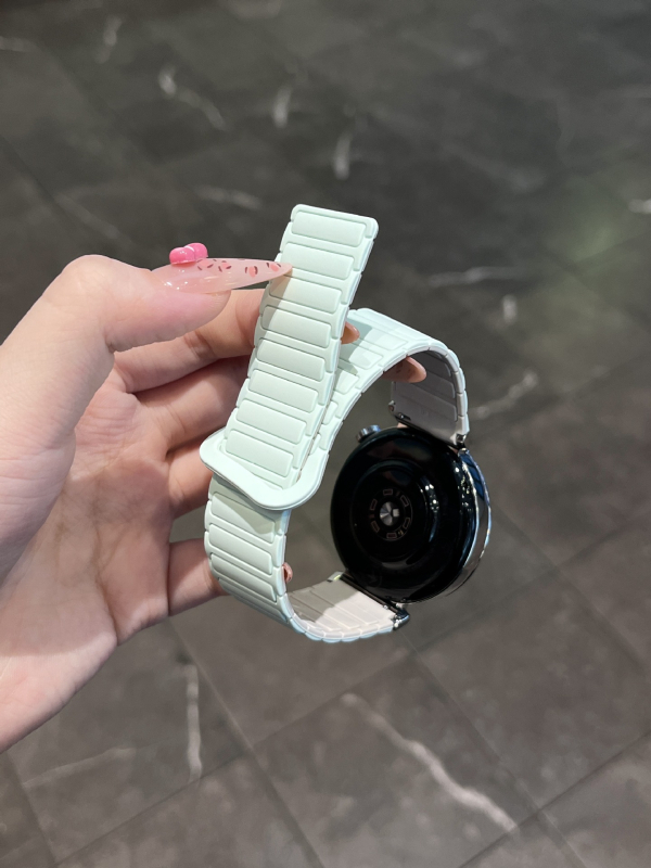 Sobib Huawei Gt5, Samsung Watch7, Xiaomi S4, Garmini kolme helmega silikoonist magnetiline tööriiete kellarihm 22 mm