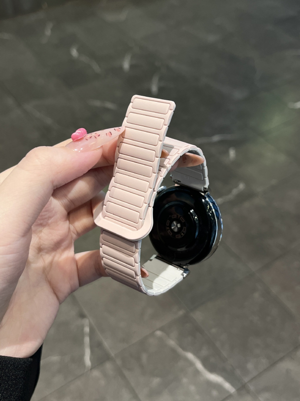 Sobib Huawei Gt5, Samsung Watch7, Xiaomi S4, Garmini kolme helmega silikoonist magnetiline tööriiete kellarihm 22 mm