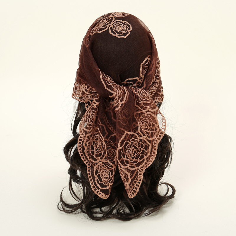 2025. aasta piiriülene uus Euroopa ja Ameerika 31.5 elegantne hingav taskurätik-sall 31.5 pitsilise lillemustriga