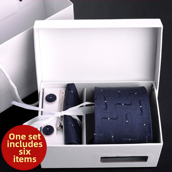 Fabriko vyriškas šešių dalių kostiumas, juodas, 8 cm ilgio, dryžuotas, rankinis kaklaraištis, jaunikio vestuvių dovanų dėžutė