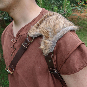 Meeste keskaegsed rõivad, otseülekanne, üle piiri, Amazoni kunstkarusnahast ühe õlaga viikingikarusnahast sall, õlapadja