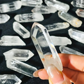 Естествен бял кристал, суров каменен стълб, бял кристал, монокристал, дълга чакълеста декорация, шестоъгълна призма, размагнитващ камък, подарък