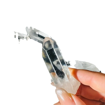 Естествен бял кристал, суров каменен стълб, бял кристал, монокристал, дълга чакълеста декорация, шестоъгълна призма, размагнитващ камък, подарък