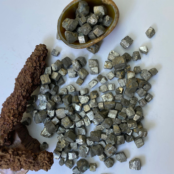 Търговия на едро с халкопирит пирит минерален кристал учебен образец декоративна каменна руда