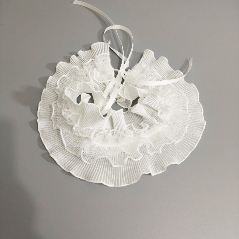 Dekoratyvinė apykaklė su daugiapakopėmis klostėmis ir skersiniais kraštais, netikra apykaklė iš „Amazon AliExpress“.