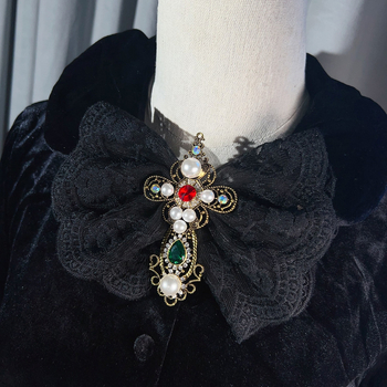 Европейски и американски готически Хелоуин кръст папионка в дворцов стил с голяма черна скъпоценна камъче дантелена панделка брошка декорация