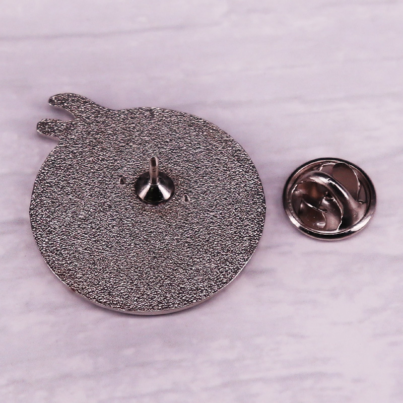 Викинг Один Врана Емайлирана брошка с буква