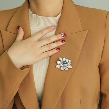 Елегантна европейска и американска брошка с лотос, елегантен корсаж, костюм, палто, жилетка, катарама, шал, катарама, брошка с лотос