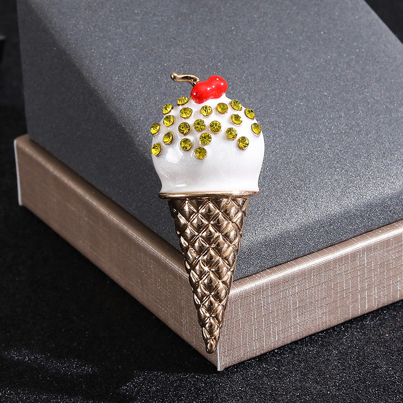 Furnizare directă din fabrică, broșă cu înghețată de con de cireșe, drăguță, simplă, rafinată, versatilă, accesorii vestimentare din seria de fructe