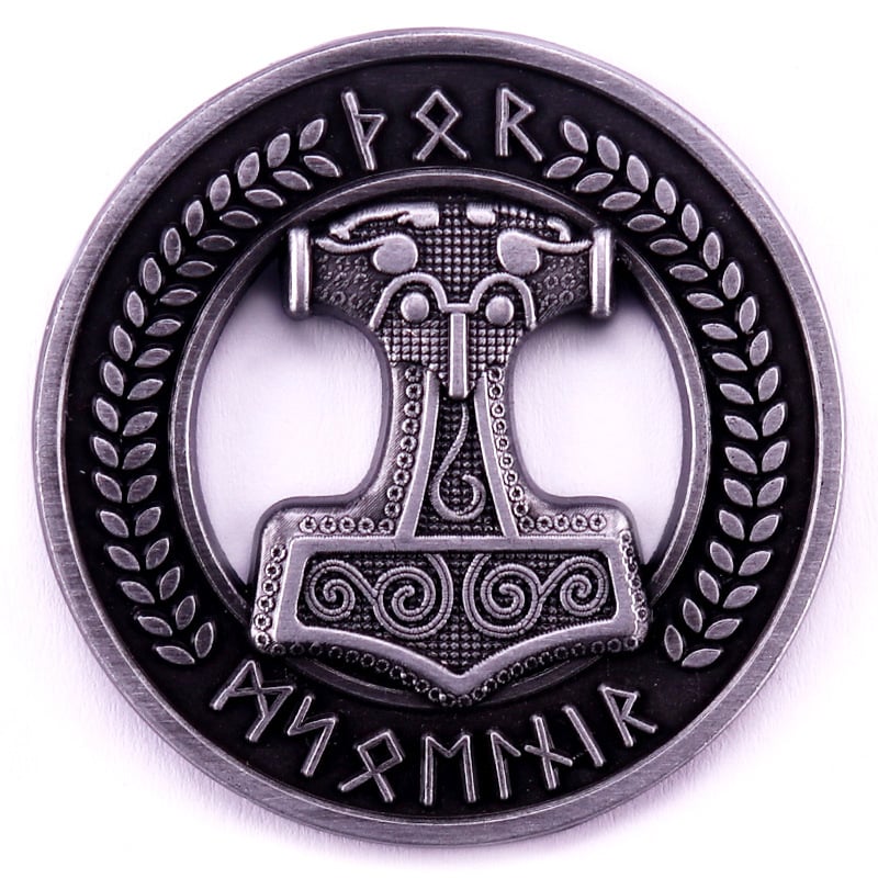 Insignă metalică cu ciocanul lui Thor, emailată, vikingă, celtică, cu ciocan