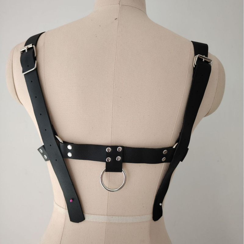 Naujas pankų alternatyvus vyriškas odinis krūtinės diržas, skirtas visų rungtynių našumui, komplektuojamas su pečių diržu, yra sandėlyje, tiesiogiai urmu.