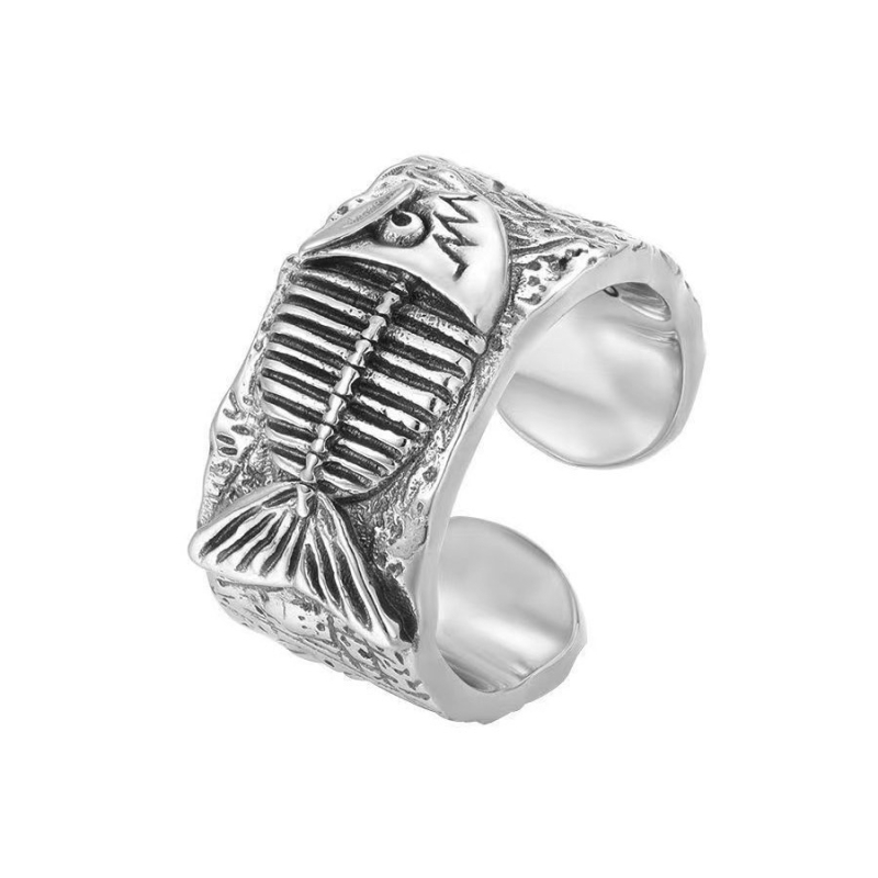 Ručno izrađen vintage prsten s motivom riblje kosti iz 2024. godine, vrhunske izrade i staromodnosti.