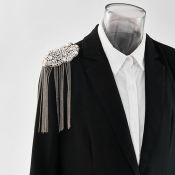 Eiropas un Amerikas Dienvidkorejas aksesuāri pankroka stilā vīriešiem un sievietēm pārspīlēti kniedes garas pušķīša deju tērpa epauletes nozīmītes piespraude