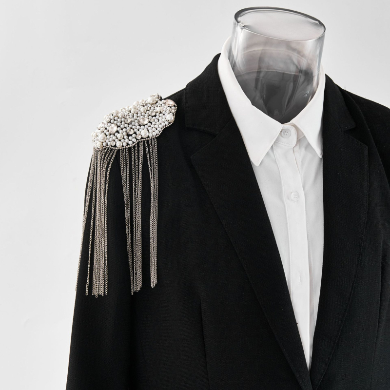 Eiropas un Amerikas Dienvidkorejas aksesuāri pankroka stilā vīriešiem un sievietēm pārspīlēti kniedes garas pušķīša deju tērpa epauletes nozīmītes piespraude