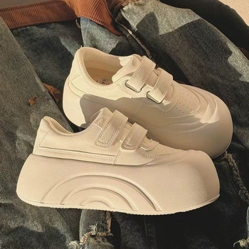 Νέα χαριτωμένα, χονδρά, casual λευκά αθλητικά παπούτσια για γυναίκες, άνοιξη/καλοκαίρι 2025, εξειδικευμένα μοκασίνια με χοντρή σόλα και βέλκρο που αυξάνουν το ύψος