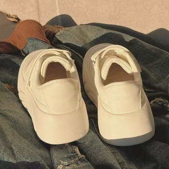 Νέα χαριτωμένα, χονδρά, casual λευκά αθλητικά παπούτσια για γυναίκες, άνοιξη/καλοκαίρι 2025, εξειδικευμένα μοκασίνια με χοντρή σόλα και βέλκρο που αυξάνουν το ύψος