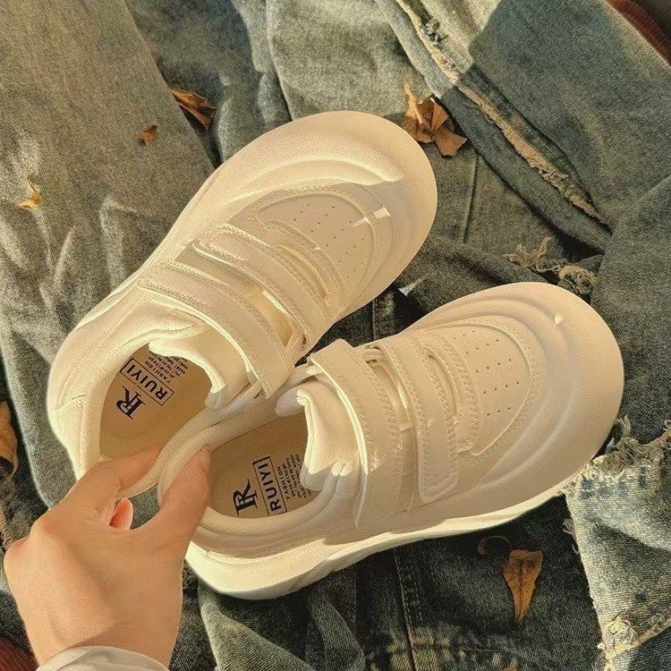 Nove slatke, debele, ležerne bijele tenisice za žene za proljeće/ljeto 2025., nišne mokasine s debelim potplatom i čičkom za povećanje visine