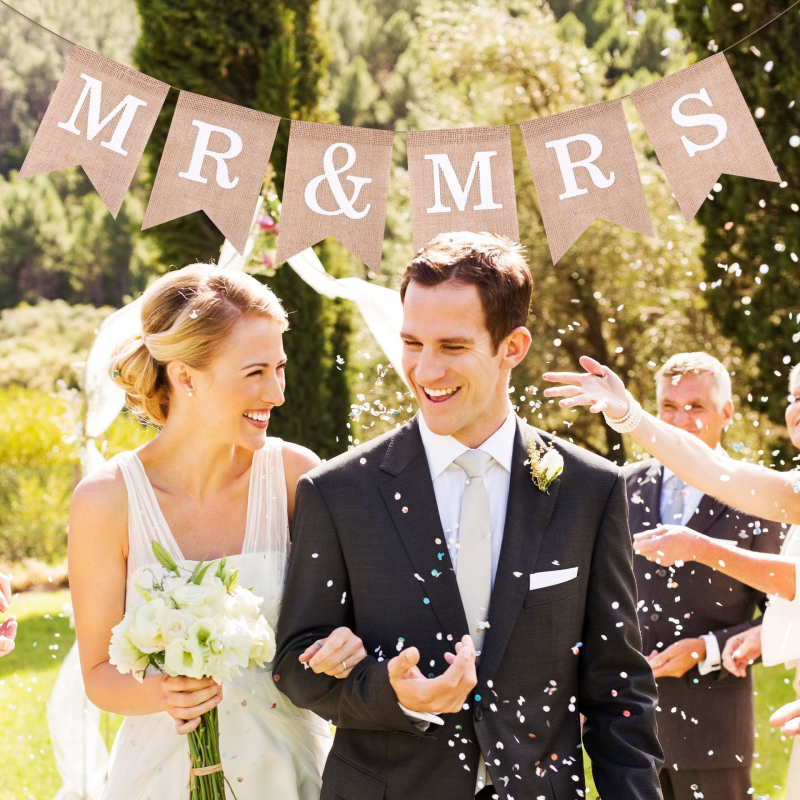 Vestuvių sužadėtuvių fonas Vestuvių vakarėlio dekoravimas Vyniotinis su audeklu Kregždės uodegos vėliava Pasiūlymo scenos išdėstymas Reklaminė juosta Vėliava