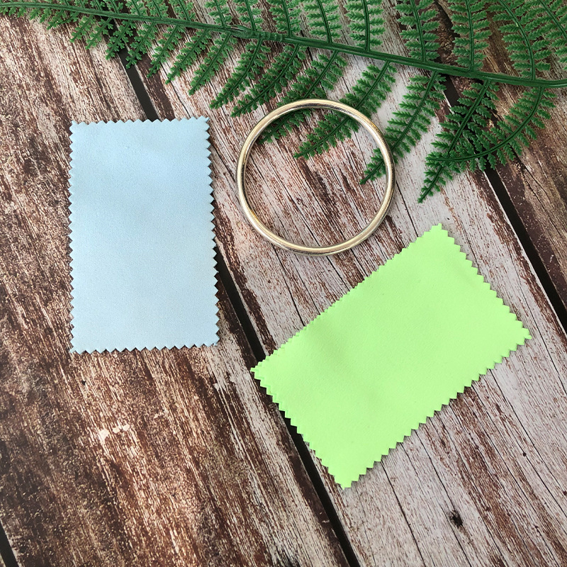 Gamintojo didmeninė prekyba sidabro poliravimo šluostėmis, mažo dydžio, 6,5 * 10 cm, sidabro poliravimo šluoste, poliravimo šluoste, kurią galima atspausdinti su logotipu, paruošta pristatymui.