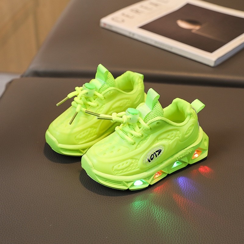 Nauji madingi sportiniai šviesą skleidžiantys batai pavasariui ir rudeniui, kvėpuojantys laisvalaikio batai su šviesomis, mažų ir vidutinio dydžio vaikų lengvi minkštapadiai mokymosi batai