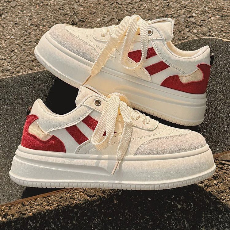 Bijele cipele s debelim potplatom za žene 2025. proljeće i ljeto, nove šik svestrane cipele za kruh za žene, prozračne nišne ležerne tenisice s velikim prstima