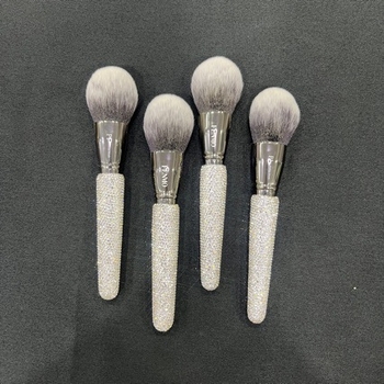 Deimantais inkrustuotas makiažo šepetėlis, vienas birios pudros šepetėlis, deimantais inkrustuotas makiažo įrankių rinkinys, birios pudros skaistalų kontūravimo šepetėlis