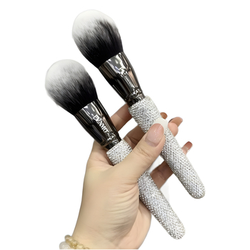 Deimantais inkrustuotas makiažo šepetėlis, vienas birios pudros šepetėlis, deimantais inkrustuotas makiažo įrankių rinkinys, birios pudros skaistalų kontūravimo šepetėlis