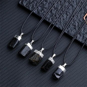 Natūralaus krištolo kolona, originalus akmuo, juodo turmalino pakabukas, netaisyklingo elektrinio akmens kolona, rūdos sidabruotas krašto karoliai, pakabukas