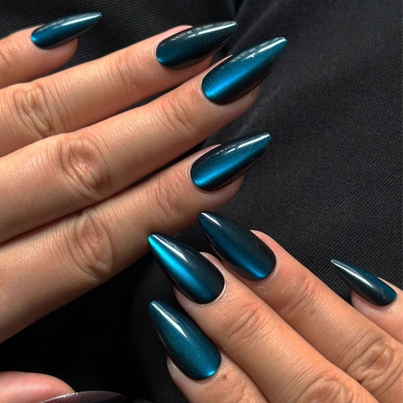 Păr transfrontalier purtabil scurt, alb, migdale, nail art, carte mică roșie, vânzare unghii false albastru închis en-gros