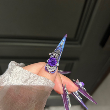 Zili tīri roku darbs valkājami nagi violeti noslēpumaini augstas klases eleganti izcili roku darbs manikīra valkājami nagu plāksteri