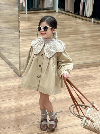 Jesenski djevojački slatki čipkasti ovratnik s laticama za lutke srednje duljine, kači kaput s jednim redom kopčanja, 2024.