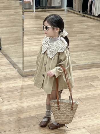 Jesenski djevojački slatki čipkasti ovratnik s laticama za lutke srednje duljine, kači kaput s jednim redom kopčanja, 2024.