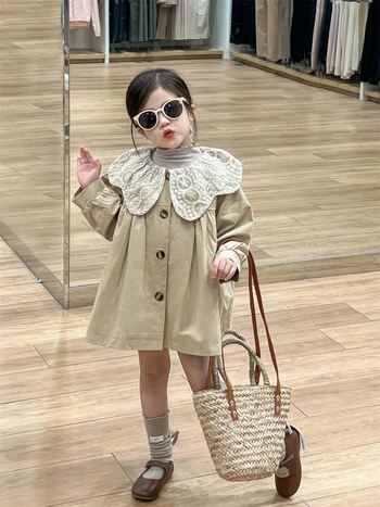 Jesenski djevojački slatki čipkasti ovratnik s laticama za lutke srednje duljine, kači kaput s jednim redom kopčanja, 2024.