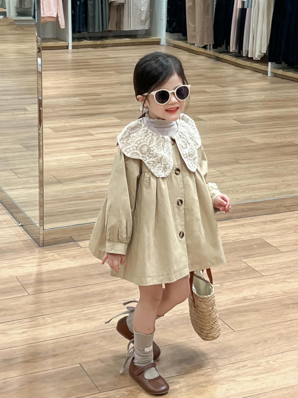 Jesenski djevojački slatki čipkasti ovratnik s laticama za lutke srednje duljine, kači kaput s jednim redom kopčanja, 2024.