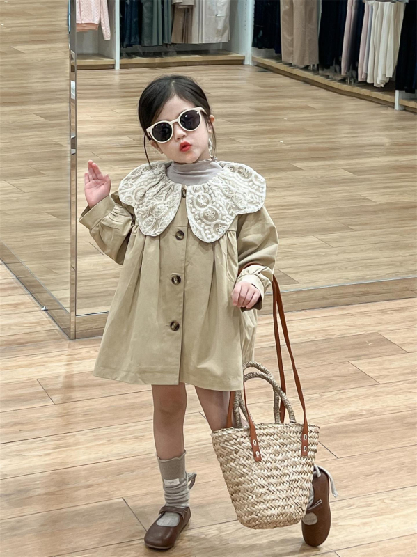 Jesenski djevojački slatki čipkasti ovratnik s laticama za lutke srednje duljine, kači kaput s jednim redom kopčanja, 2024.