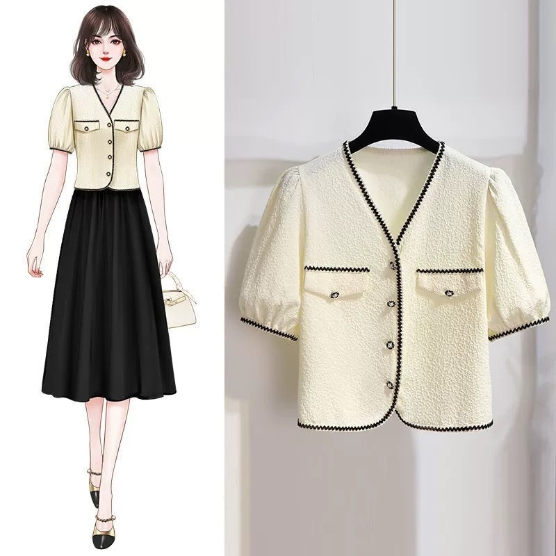 Pliusinių dydžių moteriški drabužiai 2024 m. vasarai. Nauji madingi viršutiniai drabužiai apkūnioms merginoms, ploni, elegantiški trumpomis rankovėmis moteriški drabužiai.