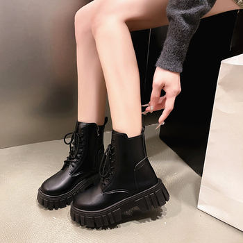 2025 m. rudens ir žiemos nauji europietiški ir amerikietiški didelių dydžių apvalių pirštų, suvarstomi storu kulnu, užtrauktuku šone, moterims, paruošti pardavimui.