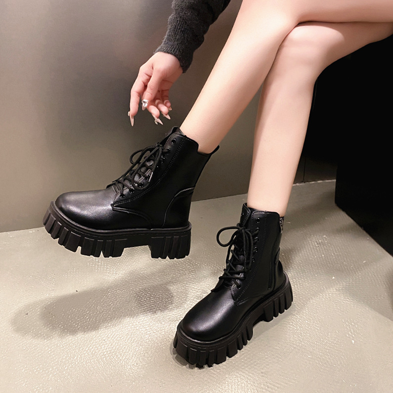 2025 m. rudens ir žiemos nauji europietiški ir amerikietiški didelių dydžių apvalių pirštų, suvarstomi storu kulnu, užtrauktuku šone, moterims, paruošti pardavimui.