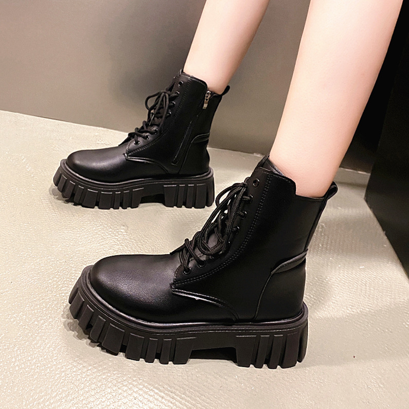 2025 m. rudens ir žiemos nauji europietiški ir amerikietiški didelių dydžių apvalių pirštų, suvarstomi storu kulnu, užtrauktuku šone, moterims, paruošti pardavimui.