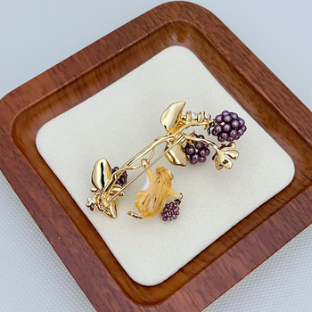 Νέο ελαφρύ πολυτελές απλό ποιμενικό στυλ ένθετο σμάλτο που στάζει βατόμουρο χαριτωμένο καρφίτσα σκίουρου μεταλλικό κορσάζ