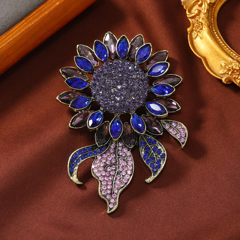 Vintažinis, pilnas deimantų, sunkių saulėgrąžų sagės, perdėtai didelis krištolinis korsažo kostiumas, paltas su smeigtukais, didmeninė prekyba