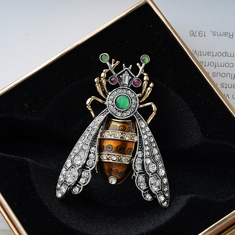 Retro vabzdžių sagė, moteriška europietiškos ir amerikietiškos asmenybės, viduriniosios senovės bitės kandžio krūtinės dekoracija, nišinis dizainas, vintažiniai drabužiai