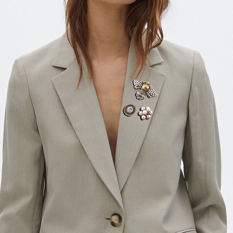 Europietiškos ir amerikietiškos baroko sagės, elegantiškas elegantiškas ženkliukas, trijų dalių rinkinys, retro rūmų cirkonio bitės korsažo segtukas