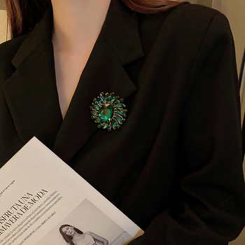 Vintage καρφίτσα με σμαραγδένια ένθετα στρας, λουλούδι, ευρωπαϊκή και αμερικανική μόδα, υψηλής ποιότητας, γλυκιά και κομψή, κομψή καρφίτσα κορσάζ