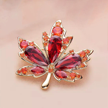 Νέα, πολυτελής γυναικεία, εξαιρετική καρφίτσα με κρύσταλλο και φύλλο σφενδάμου, niche design pin, αξεσουάρ κοστουμιού