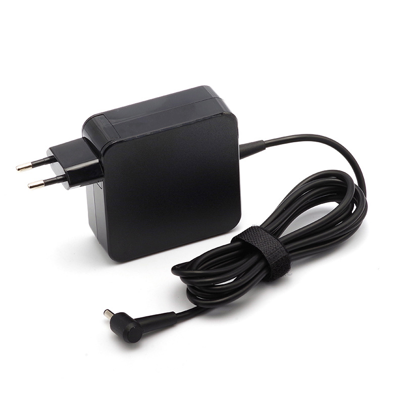 Gamintojai, prekiaujantys didmeninėmis jaunimo kompiuterių nešiojamaisiais įkrovikliais su didelės galios greituoju įkrovimu ir įvairiomis nešiojamųjų maitinimo šaltinių specifikacijomis.