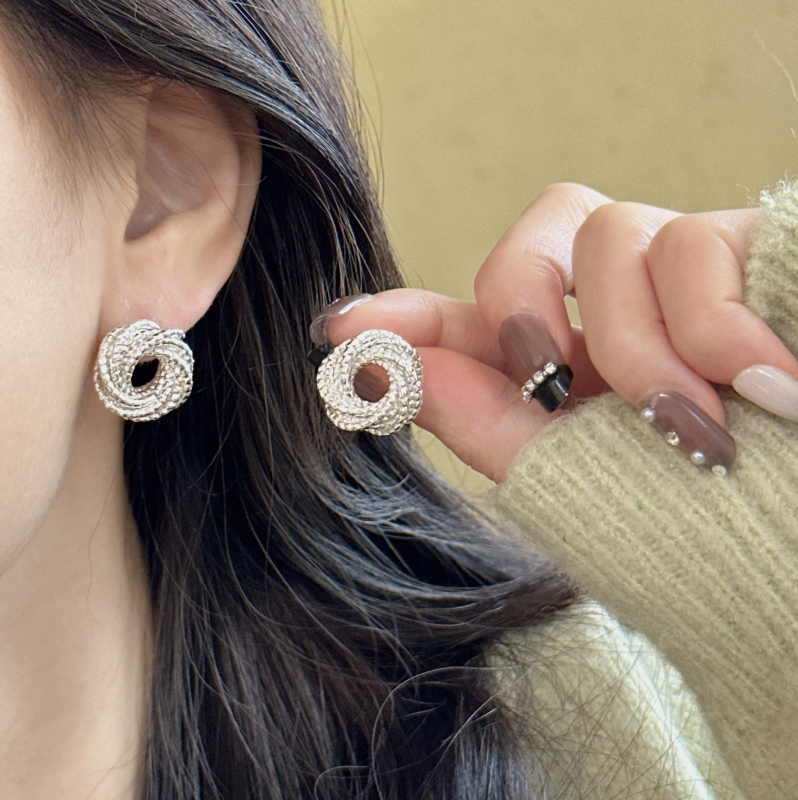 Eiropas un Amerikas modes daudzslāņu gredzenveida auskari, sieviešu nišas dizaina metāla vērpjamie auskari, 925 sudraba adatu auskari