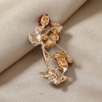 Κορεατικό στυλ δημιουργικό χαριτωμένο χάμστερ καρφίτσα ένδυσης σκίουρος κλέβει φρούτα φρέσκο ζακέτα αντι-έκθεσης καρφίτσα σε απόθεμα γενιά μαλλιών