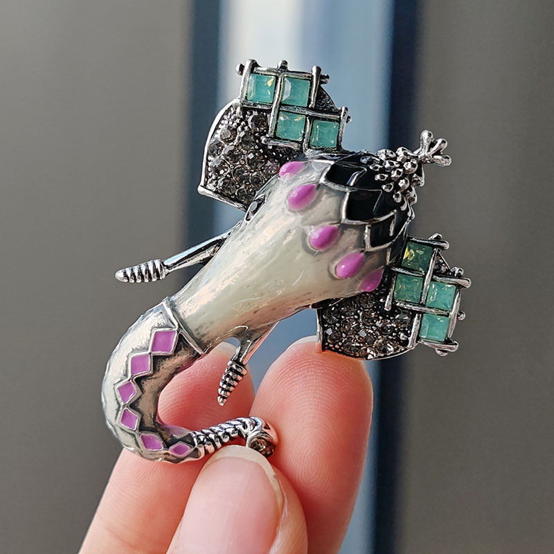 Kūrybingos mados palanki sagė moterims, tinkančioms prie atmosferinio tailandietiško stiliaus gyvūnų segtukų korsažo kostiumo aksesuarų, didmeninė prekyba